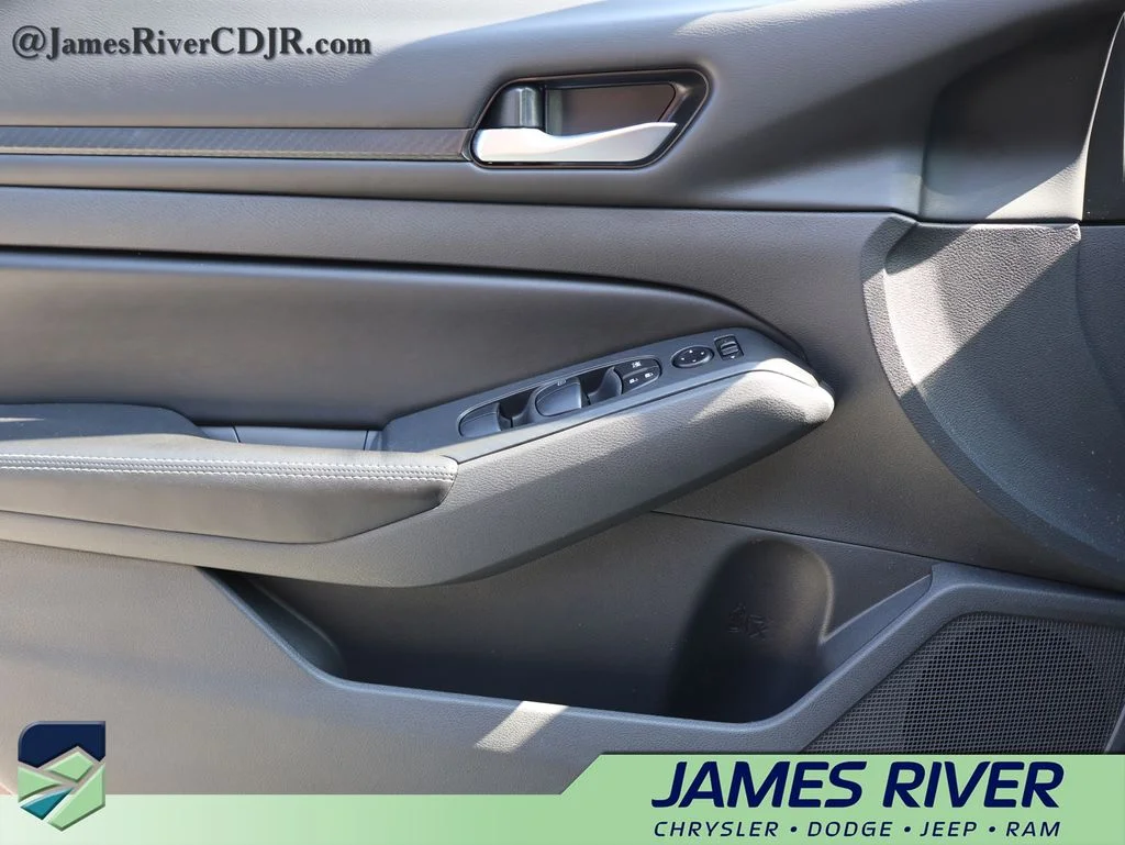 Used 2025 Red Nissan 2.5 SV image 20