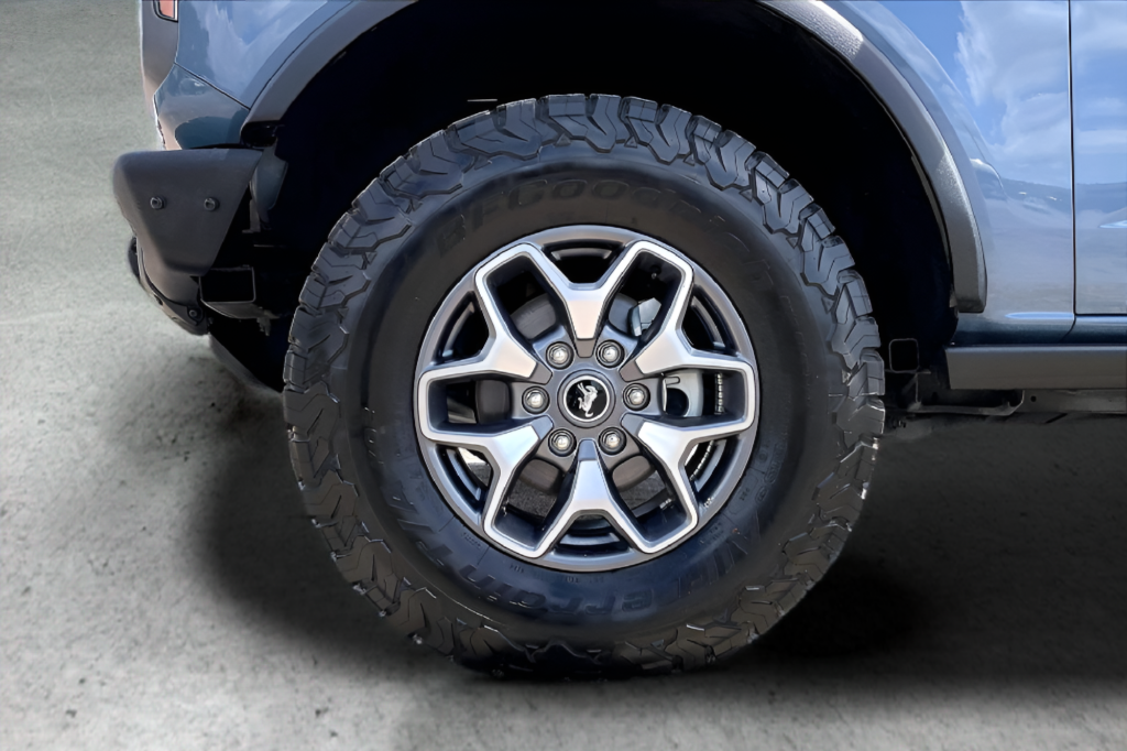Used 2024 Gray Ford Badlands image 36