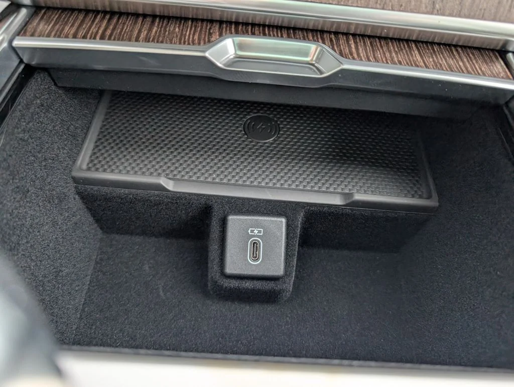 New 2026 Santorini Black Land Rover SE image 16