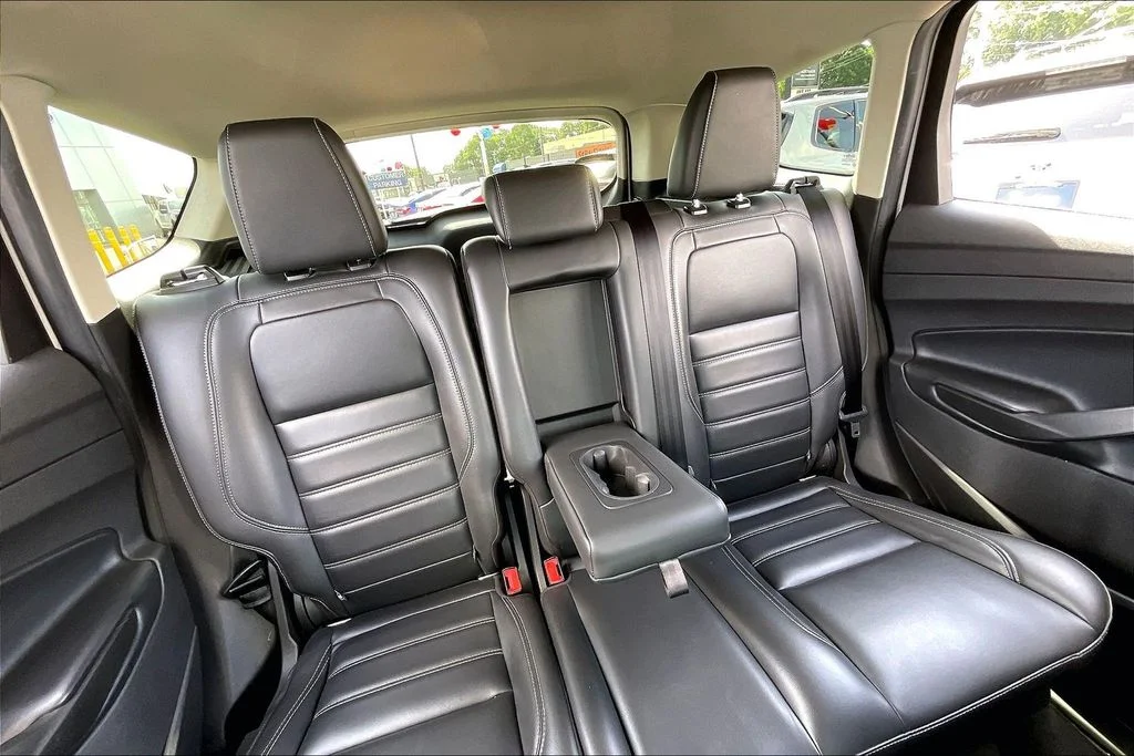Certified Used 2019 White Platinum Clearcoat Metallic Ford SEL image 27