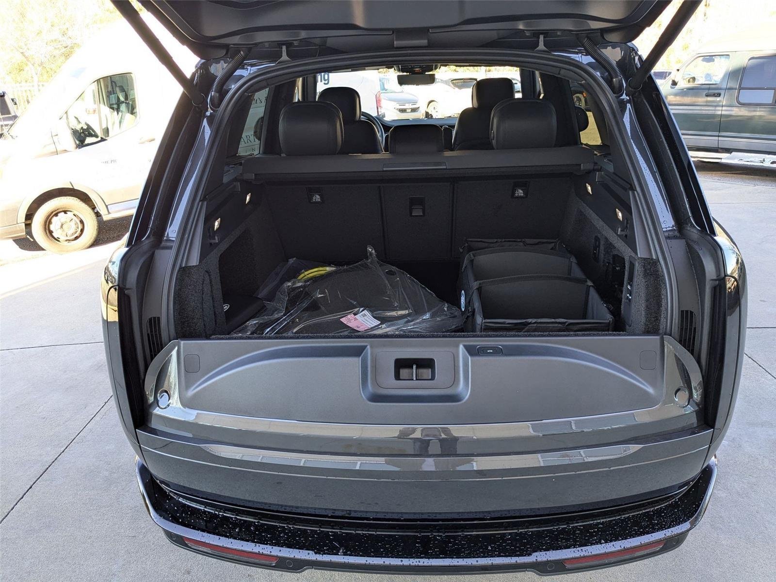 New 2025 Carpathian Grey LAND ROVER SE PHEV image 29