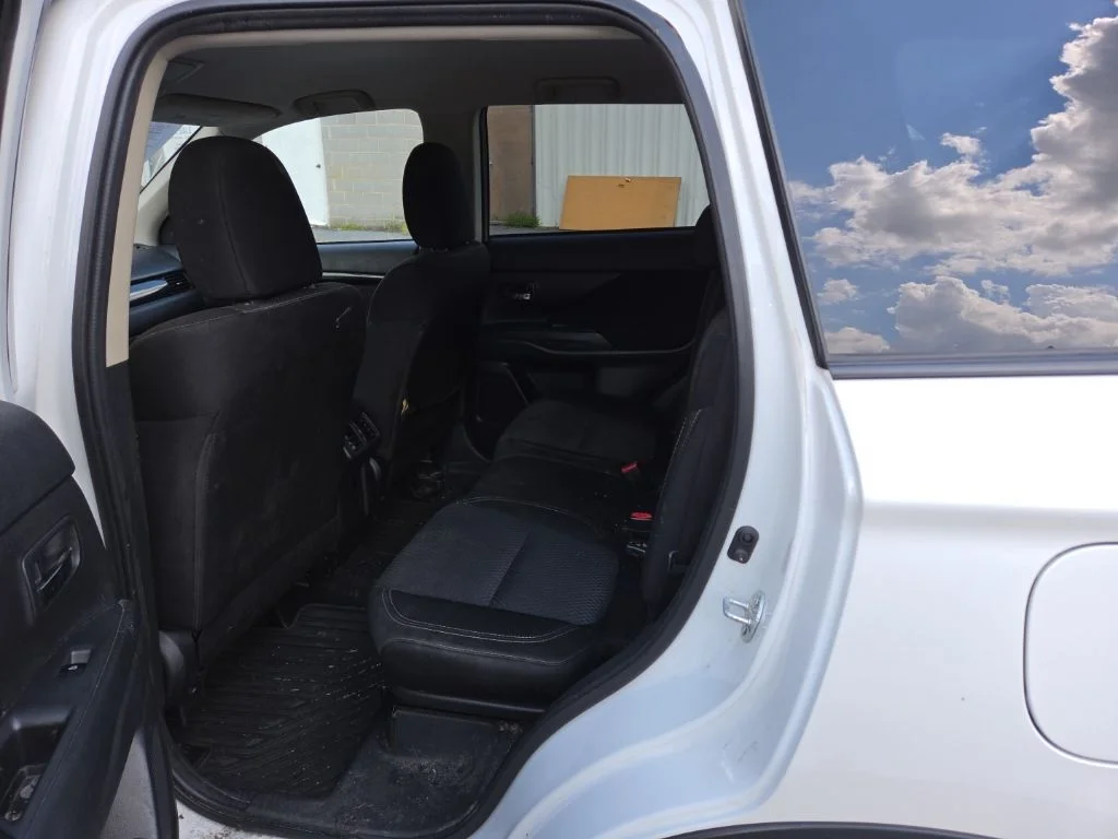 Used 2020 White Mitsubishi  image 9
