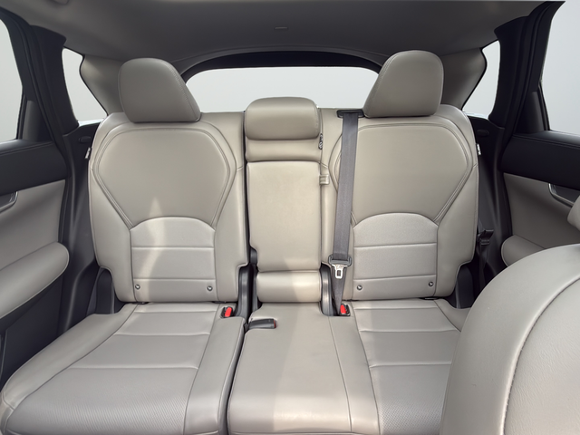 Used 2023 White INFINITI LUXE image 33