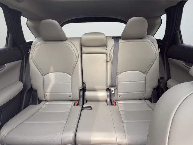 Used 2023 White INFINITI LUXE image 33