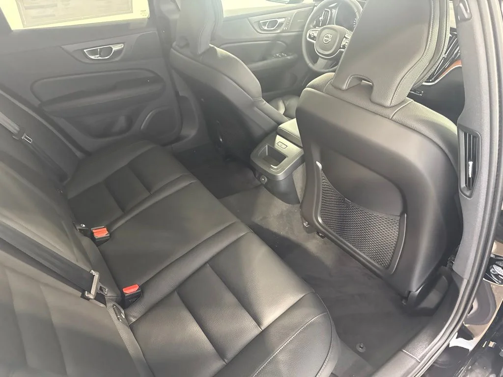 New 2026 Onyx Black Metallic Volvo B5 Plus image 24