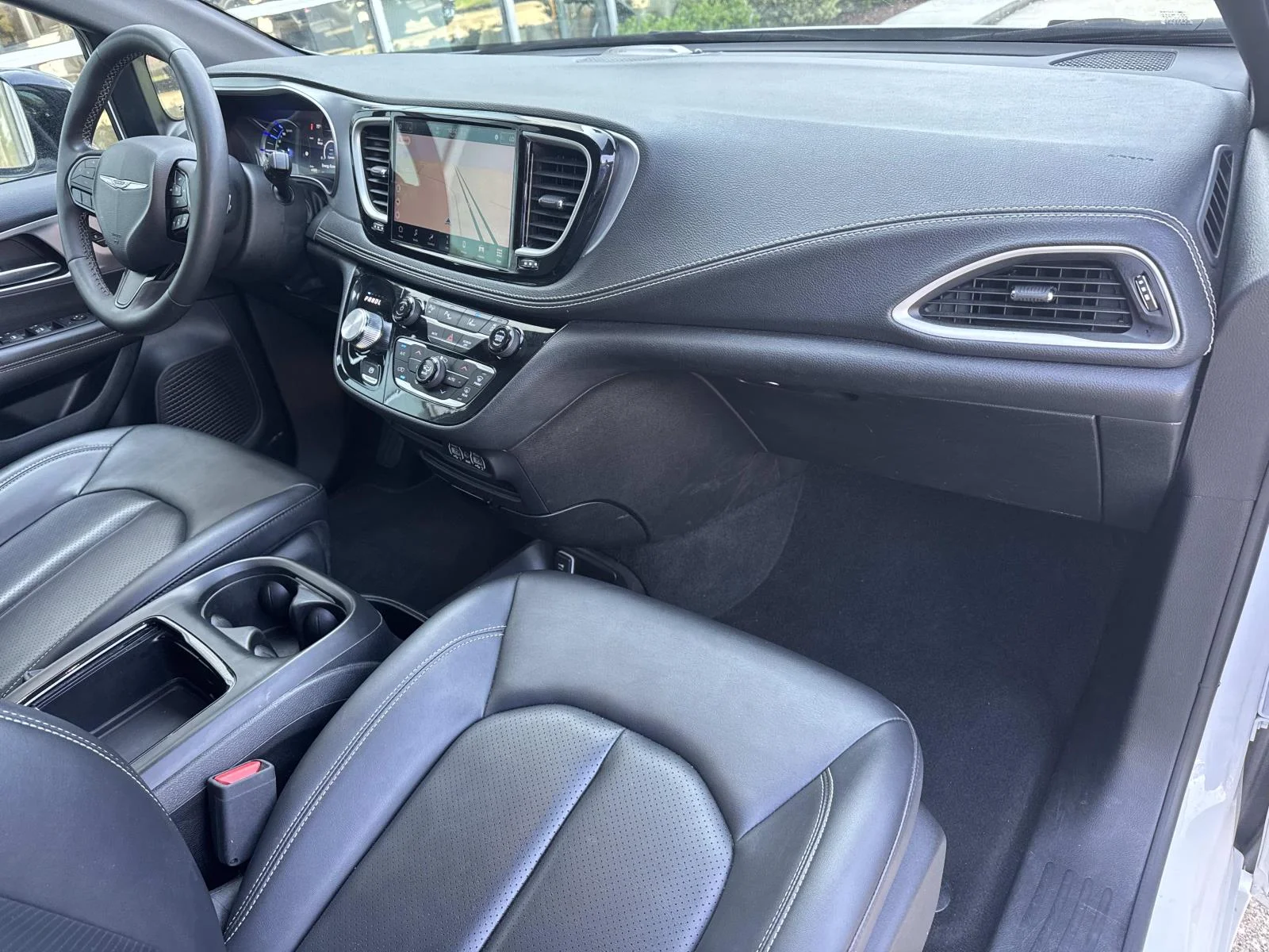 Used 2024 White Chrysler Hybrid S Appearance Pkg FWD image 11