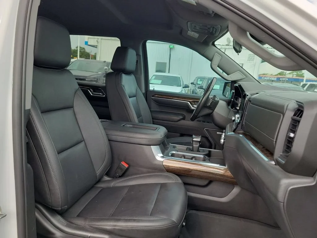 Used 2022 Summit White GMC Elevation image 28
