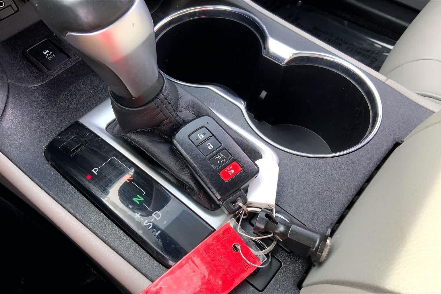 Used 2019 Blizzard Pearl Toyota XLE image 15