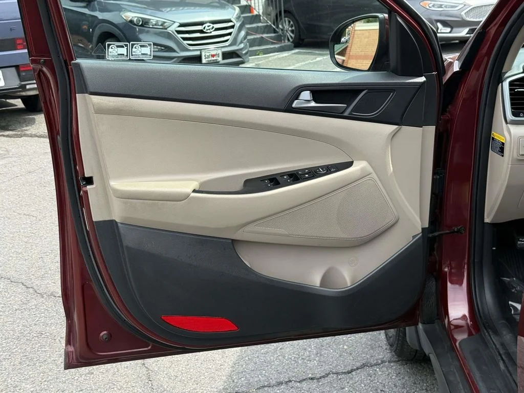 Used 2016 Red Hyundai SE image 27
