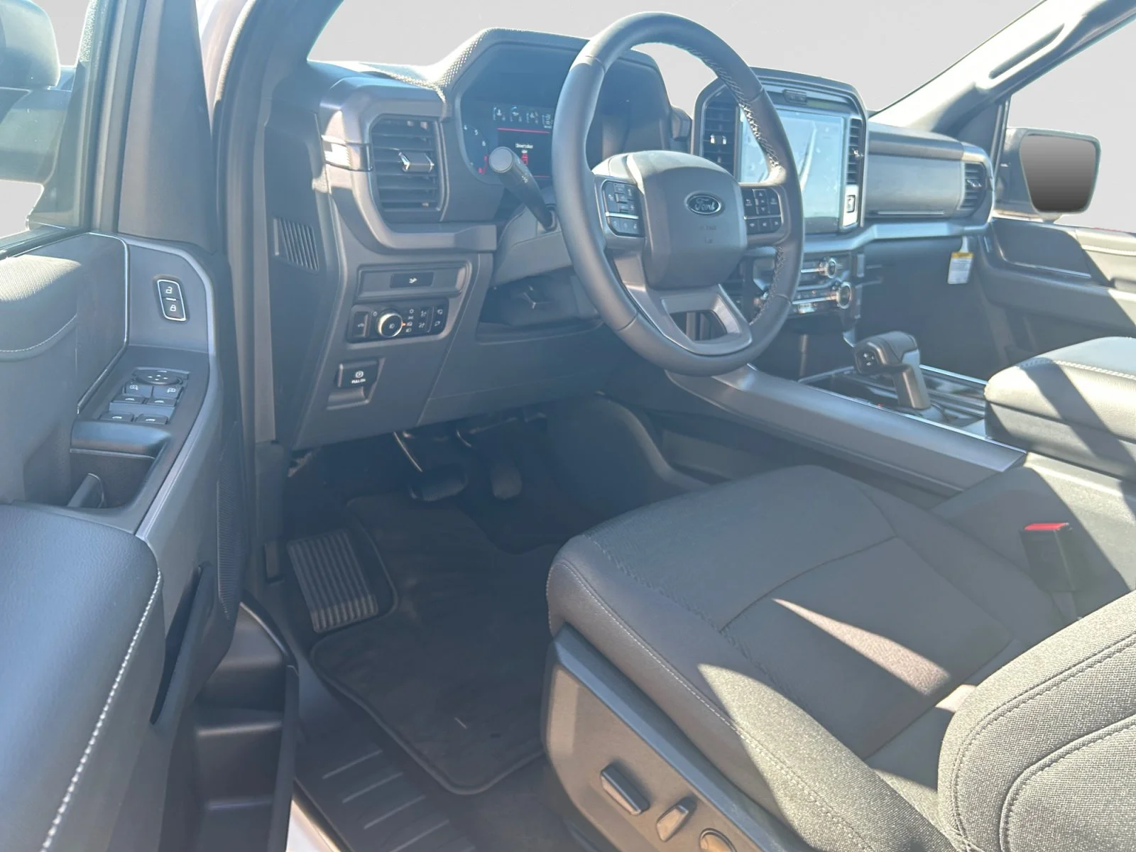 New 2026 Oxford White Ford XLT image 13