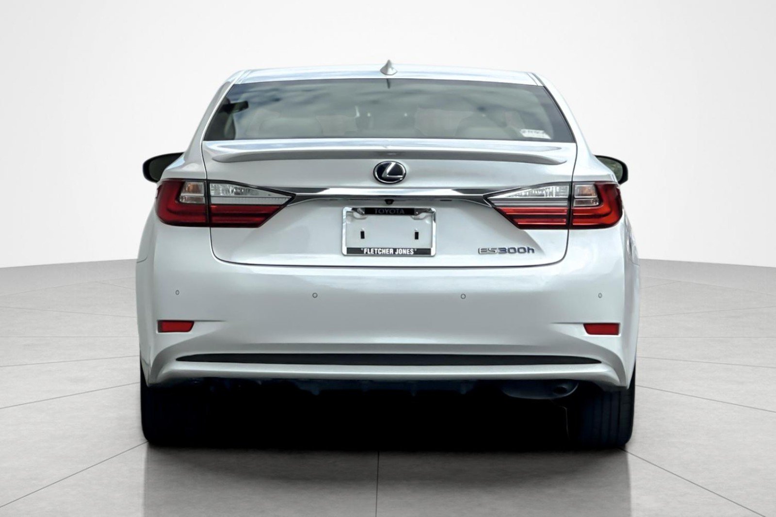 Used 2017 EMINENT WHITE Lexus ES 300h image 4