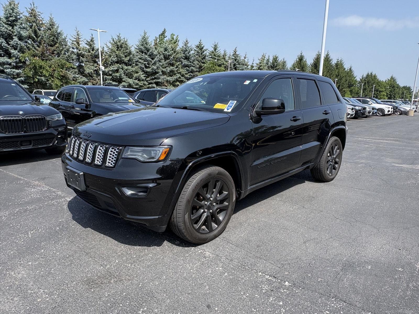 Used 2020 Diamond Black Crystal Pearlcoat Jeep Altitude image 3