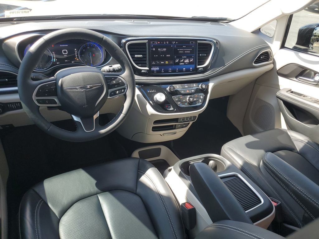 Used 2022 Black Chrysler Touring L image 11