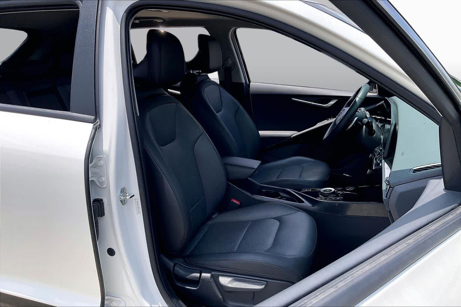 Used 2024 Snow White Pearl Kia SX Touring image 8