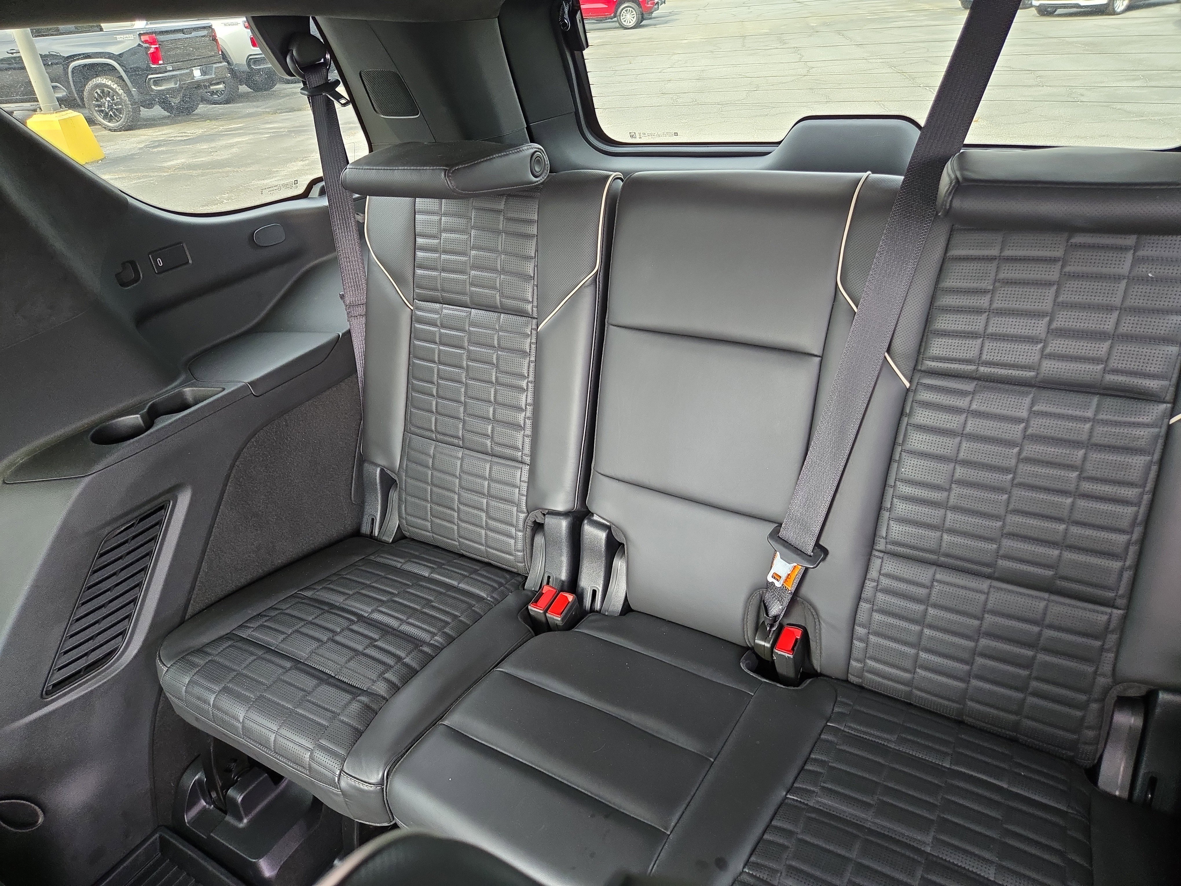 Used 2022 Crystal White Tricoat Cadillac Sport Platinum image 22