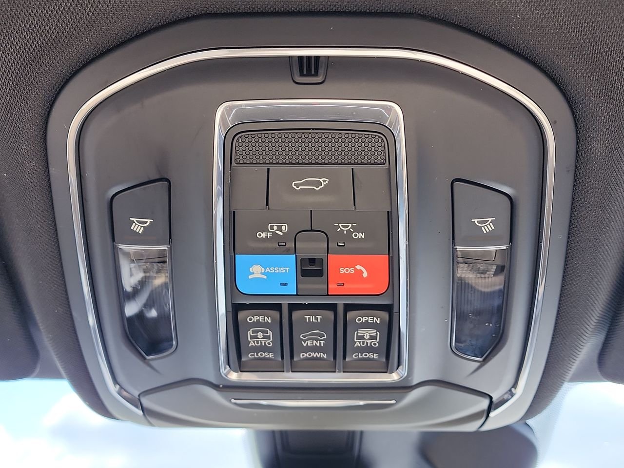 Used 2023 Baltic Gray Metallic Clearcoat Jeep Limited image 27