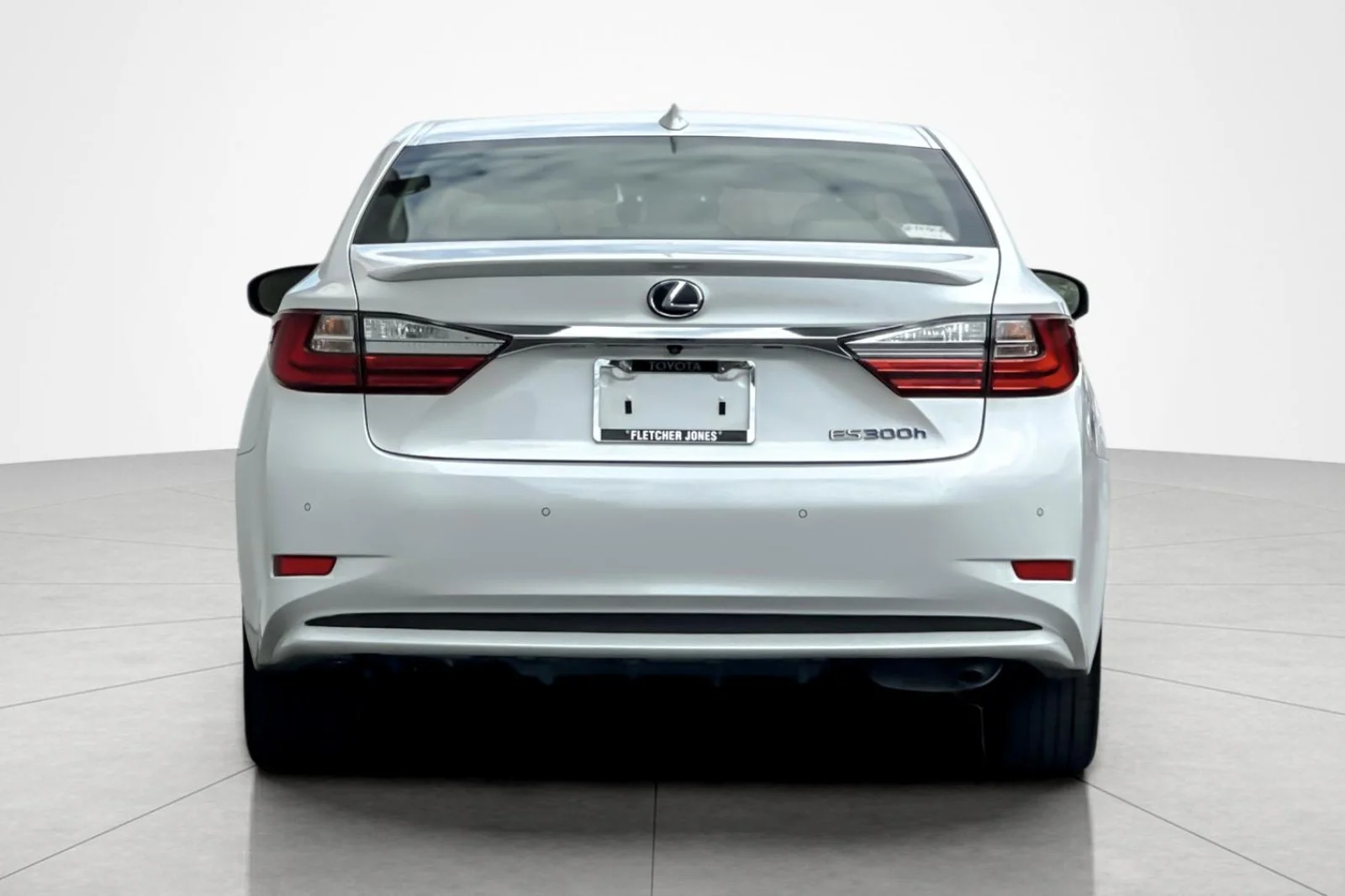 Used 2017 EMINENT WHITE Lexus ES 300h image 4