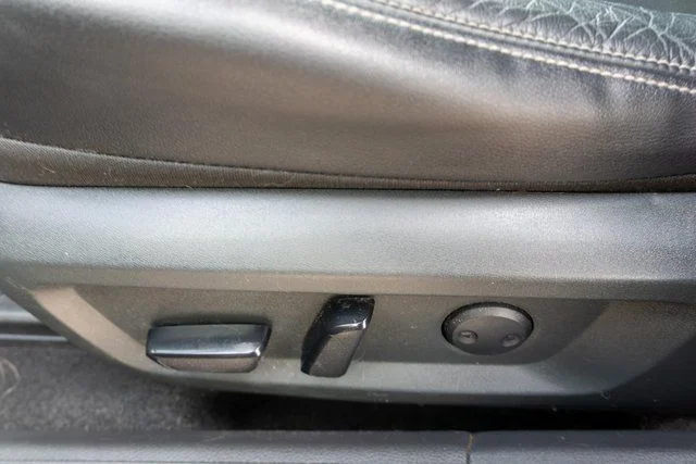 Used 2021 Black Nissan SL image 19