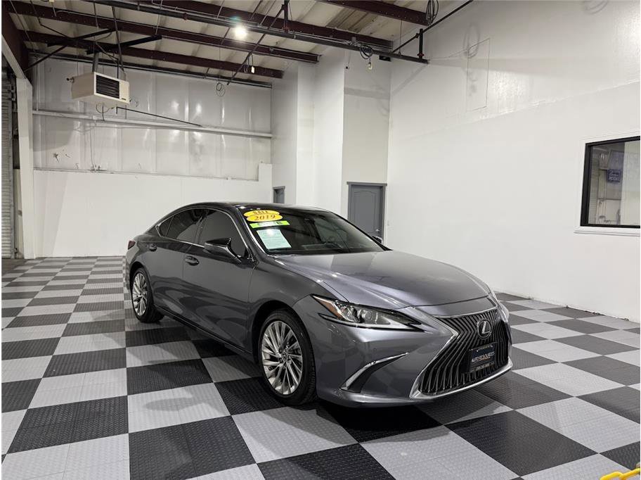 2019 Lexus ES 350 Ultra Luxury photo 2