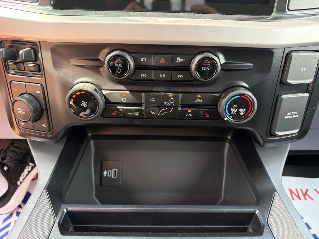 New 2027 Agate Black Metallic Ford F-250® XLT image 43
