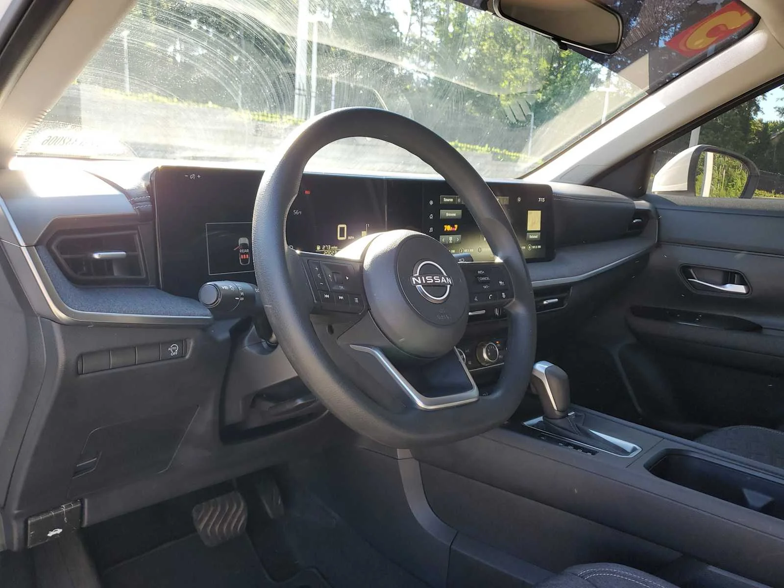 Used 2025 Aspen White Tricoat Nissan SV image 15