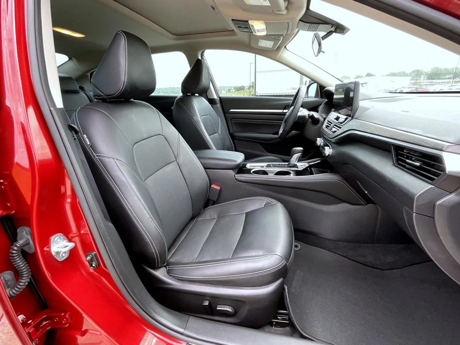 Used 2023 Red Nissan 2.5 SL image 16