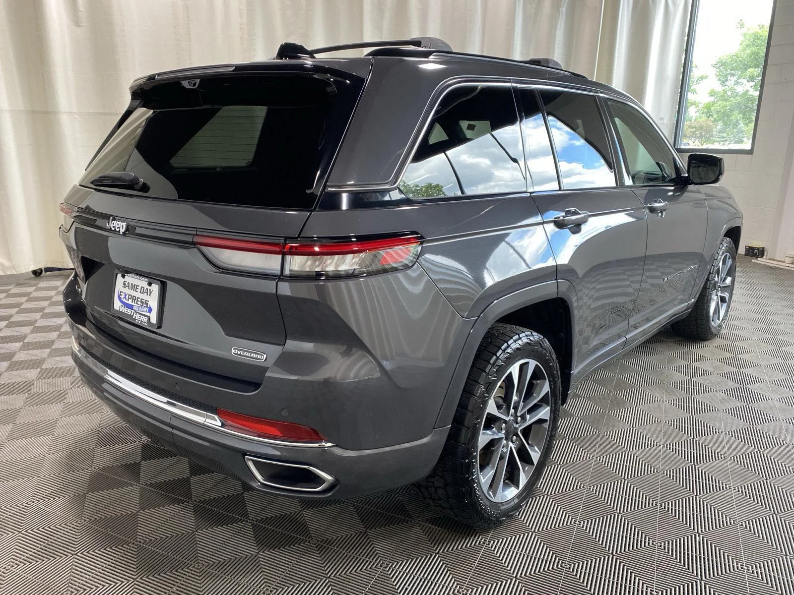 Used 2024 Baltic Gray Metallic Clearcoat Jeep Overland image 13