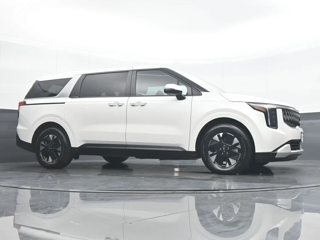 Used 2026 White Kia LXS image 34