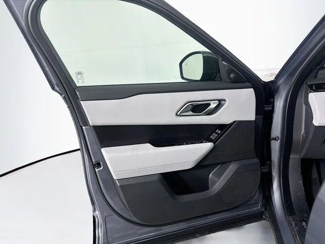 Used 2026  Land Rover Dynamic SE image 11