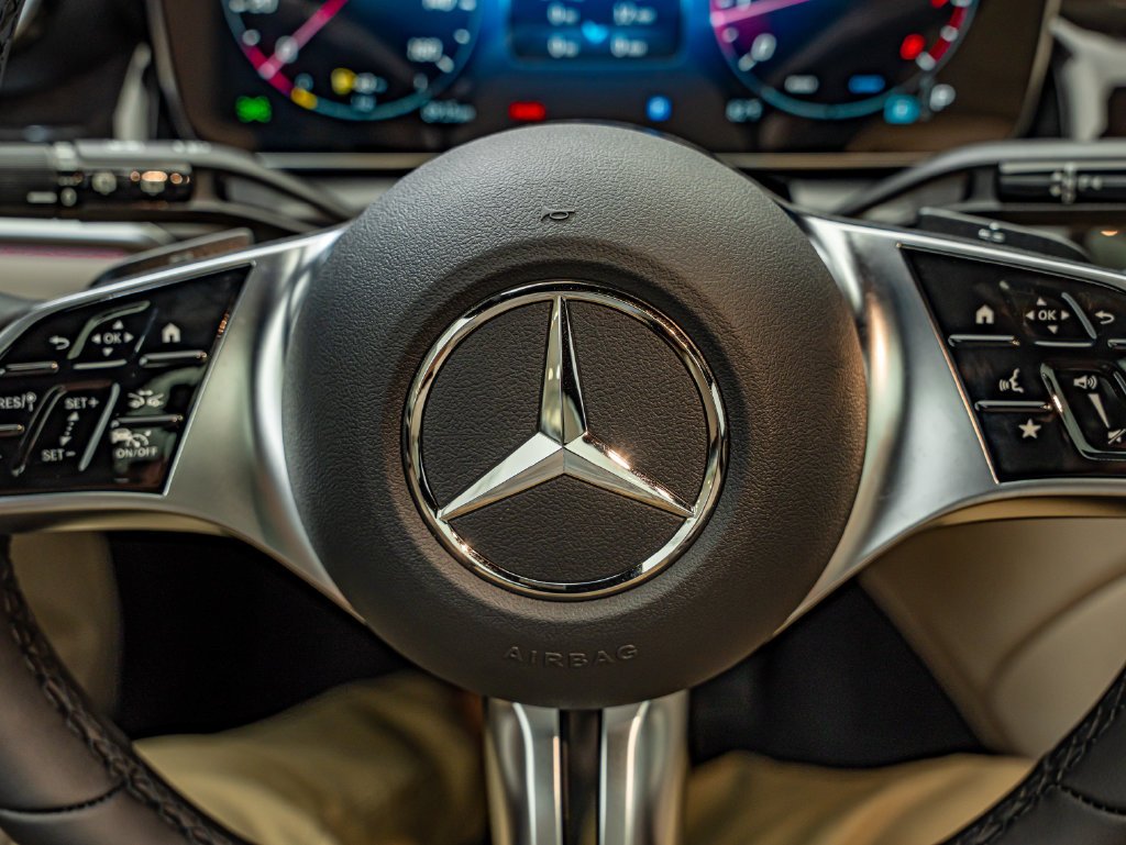 New 2027 Polar White Mercedes-Benz GLC 300 image 23