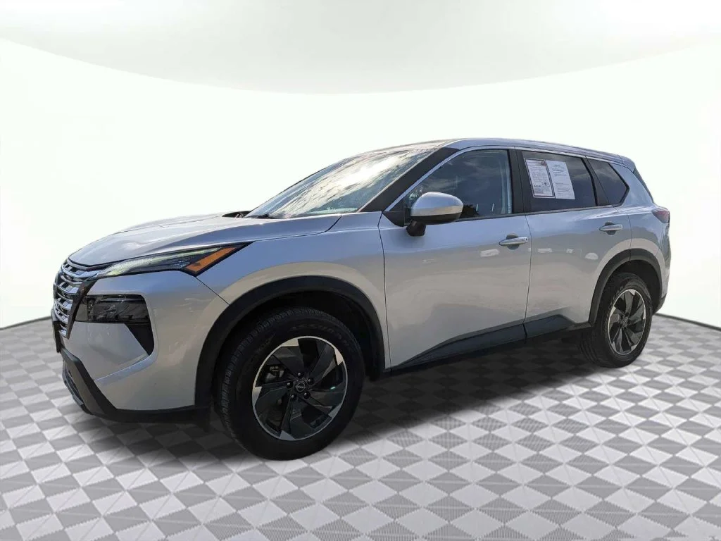 Used 2025 Silver Nissan SV image 7