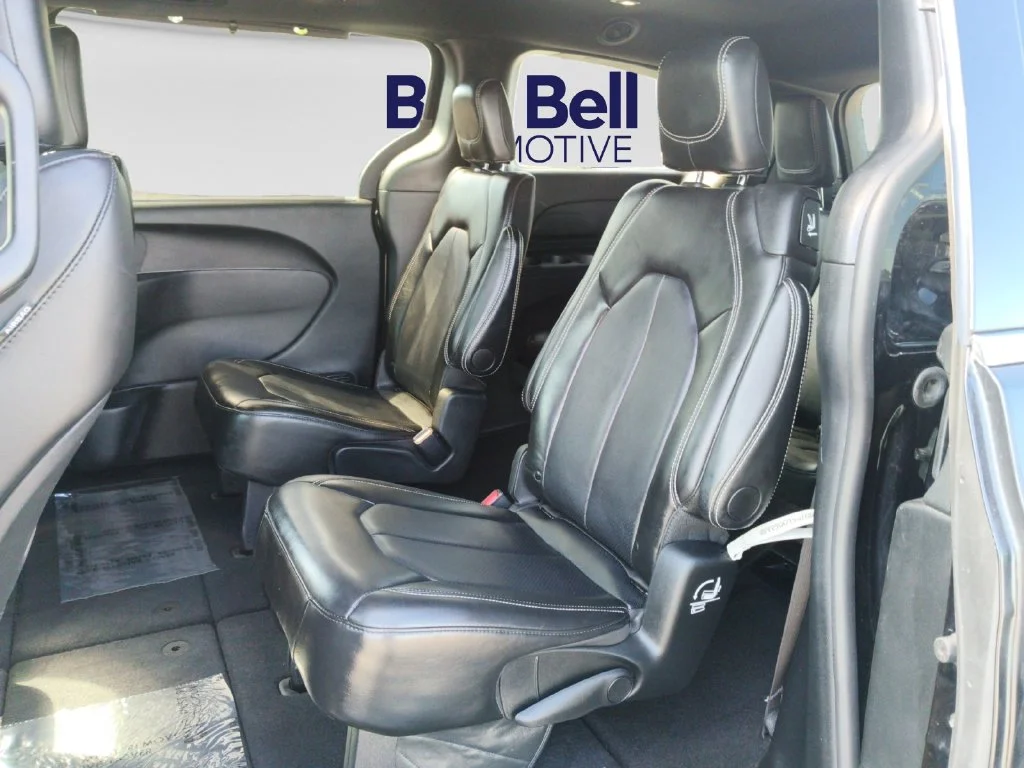 Used 2025 Black Chrysler Select image 14