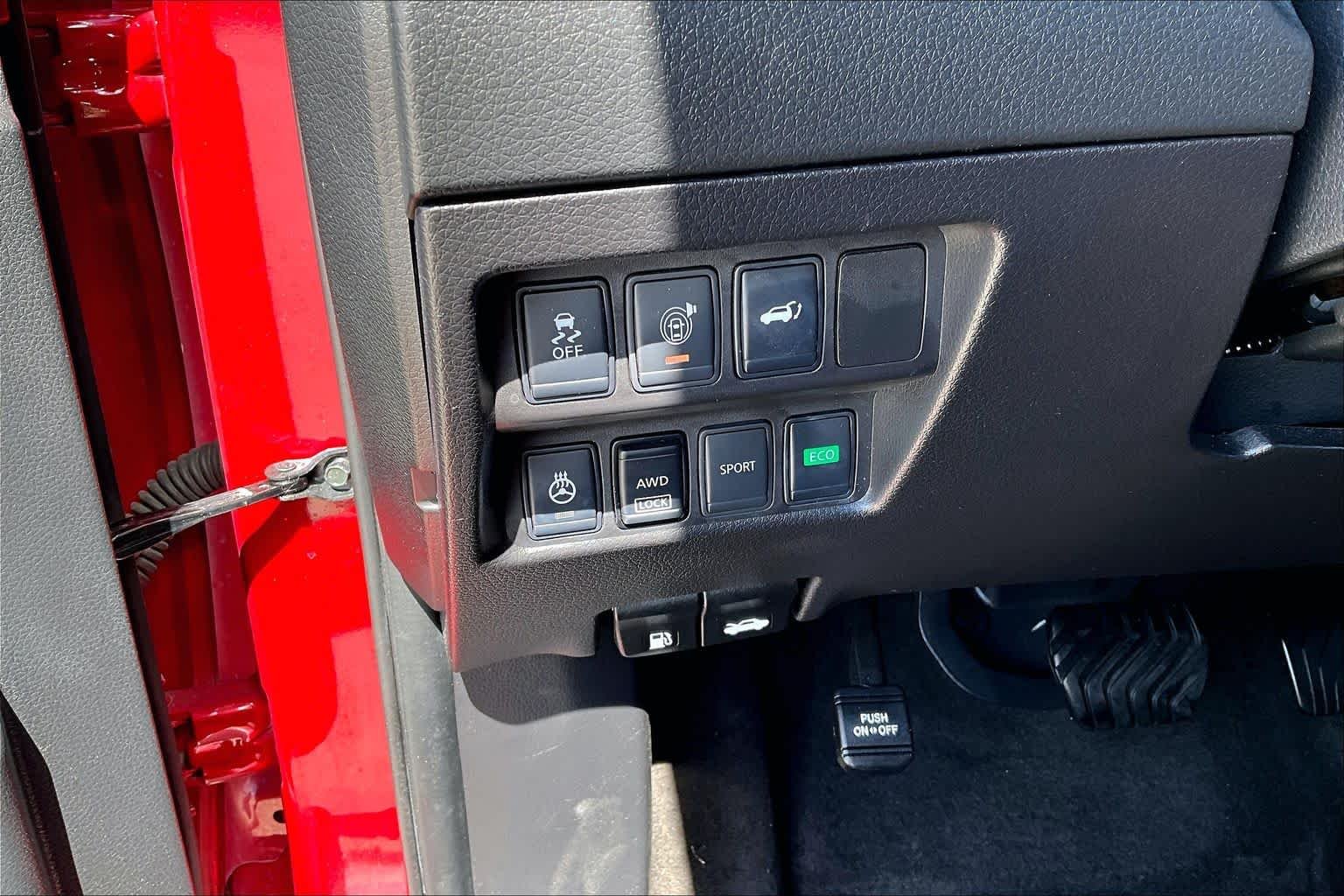 Used 2017 Palatial Ruby Nissan SL image 36