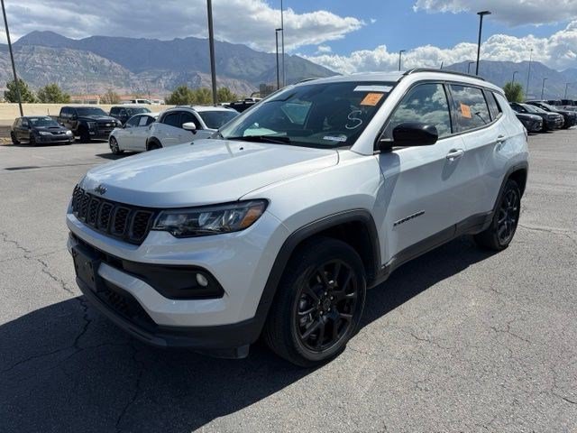 Used 2025 Silver Zynith Jeep Latitude image 7