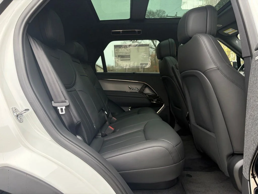 New 2025 Fuji White Land Rover Dynamic SE image 17