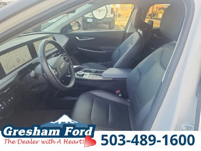 Used 2023 Snow White Pearl Kia Wind image 15