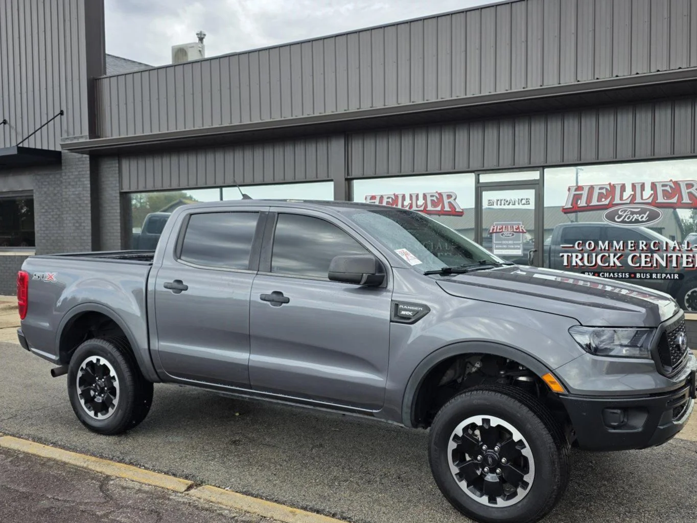 Used 2021 Gray Metallic Ford XL image 3