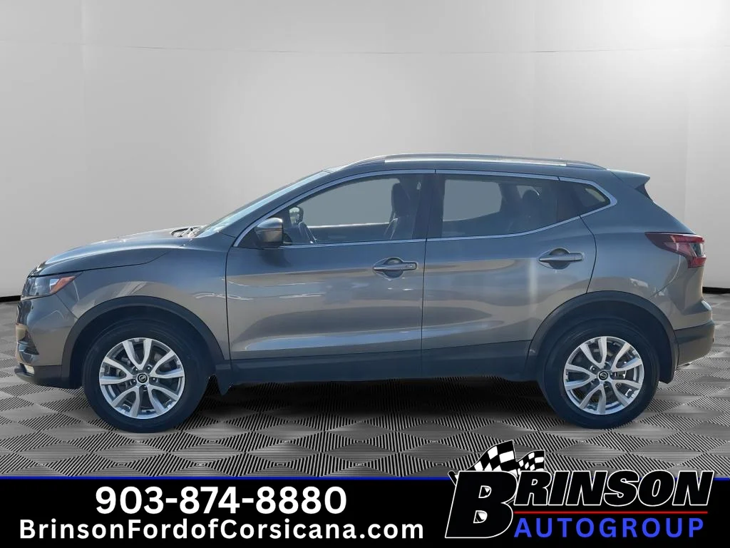 Used 2021 Gun Metallic Nissan SV image 4