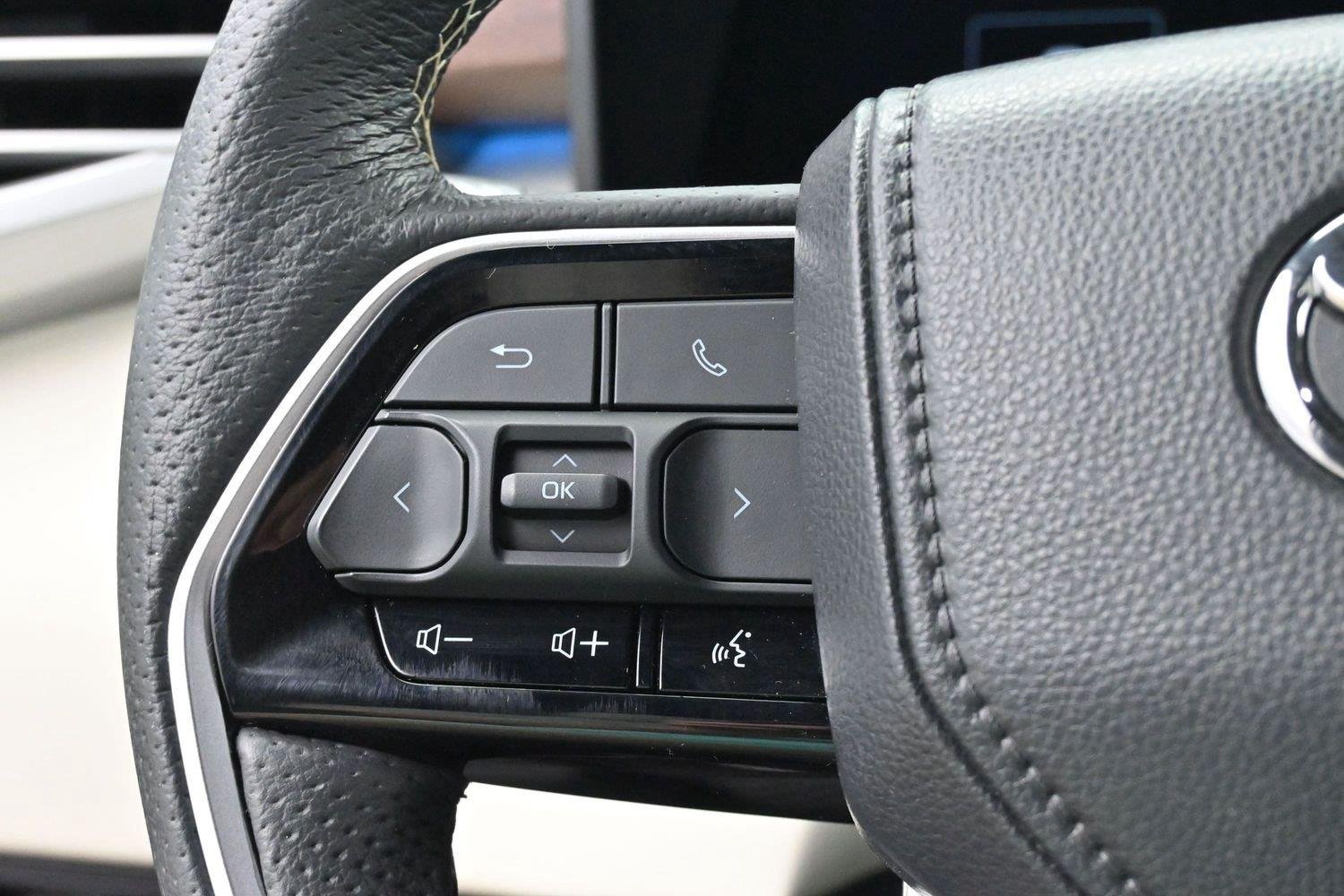 Used 2023 White Toyota Capstone Hybrid image 19