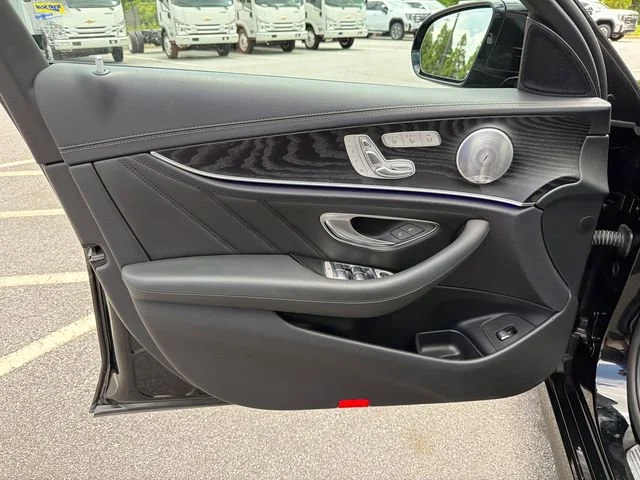 Used 2019 Red Mercedes-Benz 4MATIC® image 10
