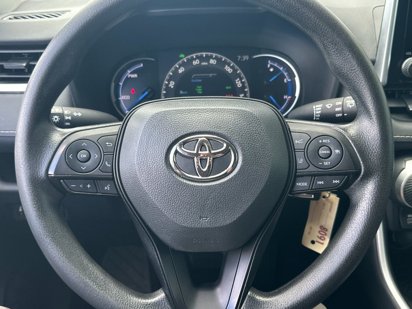 Used 2023 Ice Toyota LE image 21