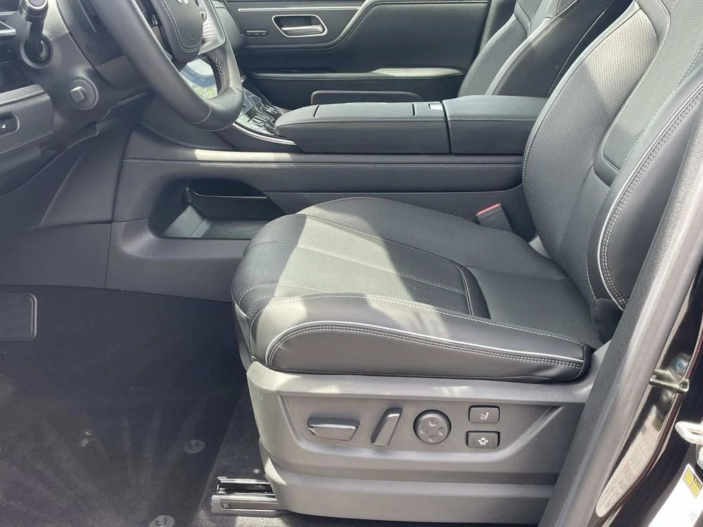 Used 2025 Black INFINITI SENSORY image 17