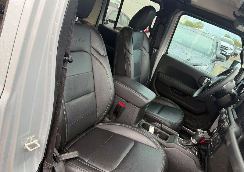 Used 2023 Silver Jeep Sahara 4xe image 3
