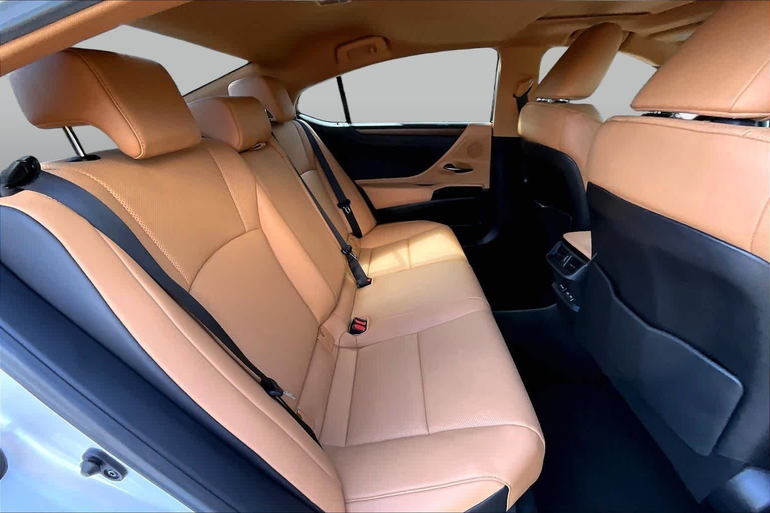 Used 2025 Eminent White Pearl Lexus  image 20
