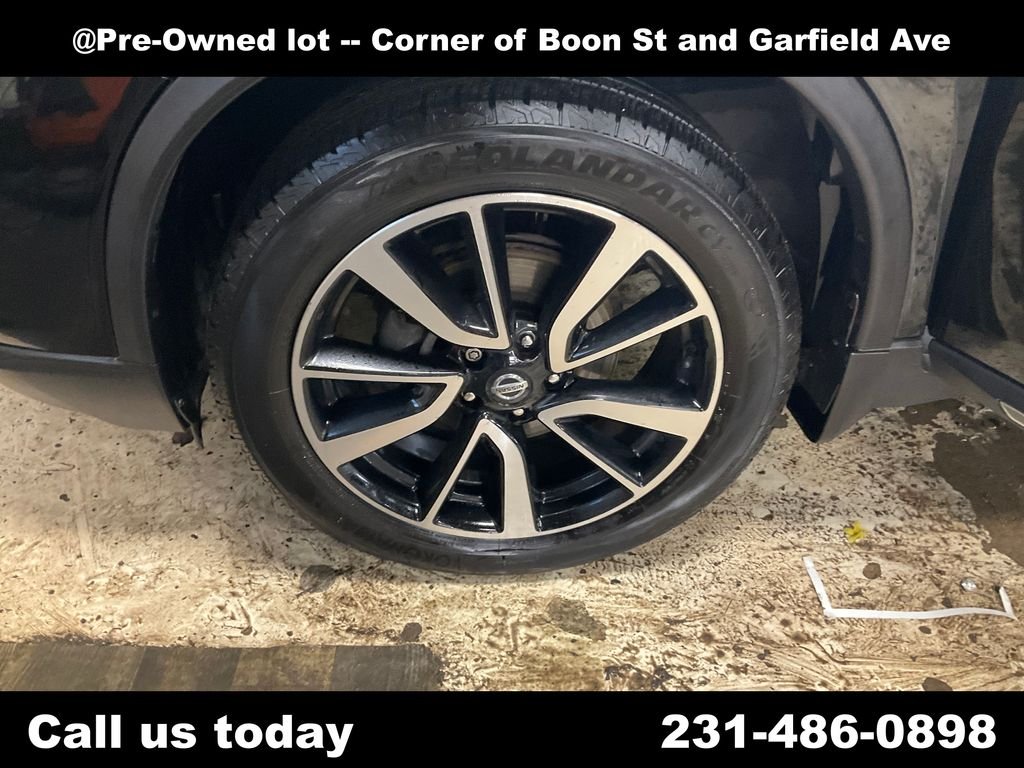 Used 2019  Nissan SL image 10