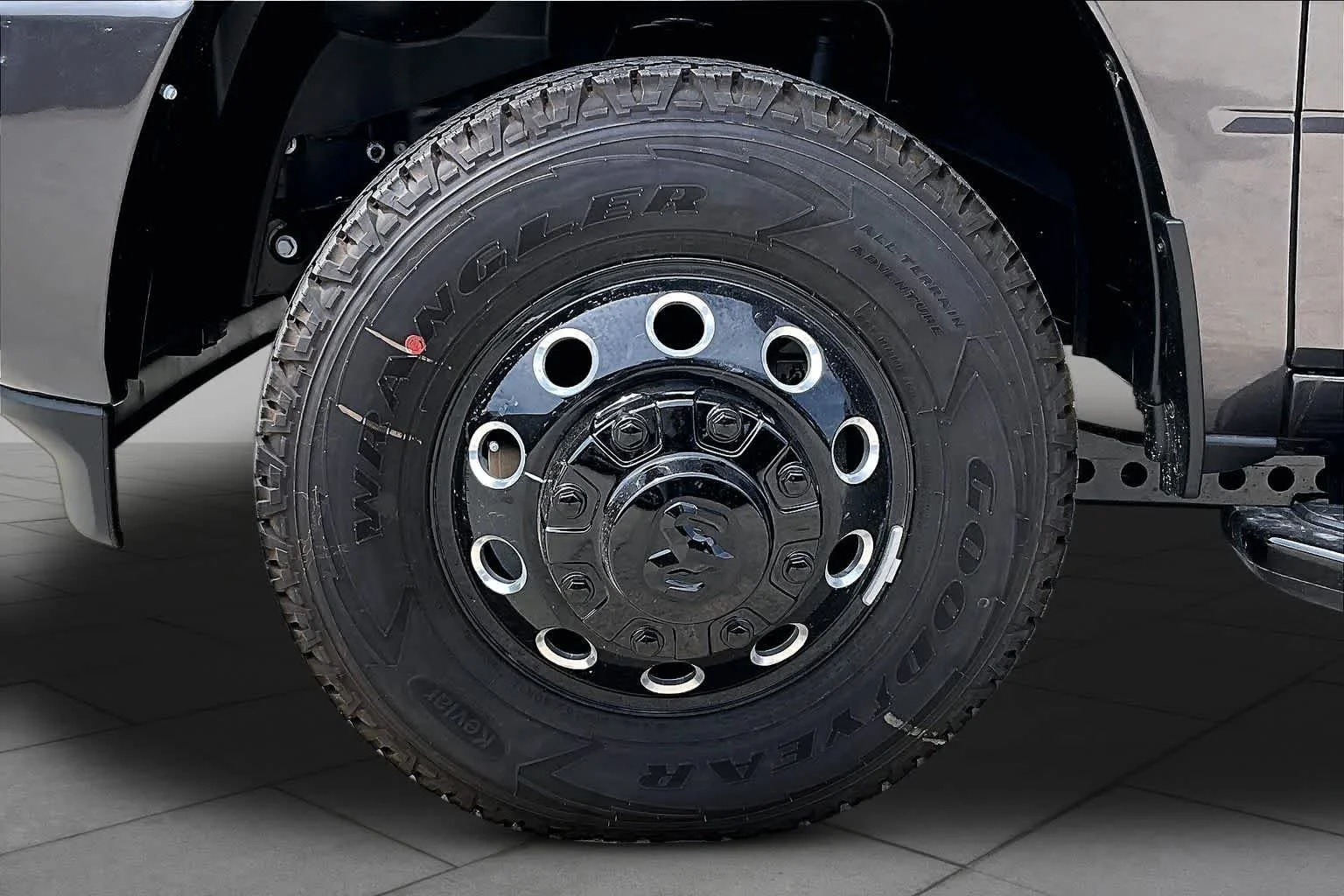 New 2026 Granite Crystal Metallic Clear-Coat Exterior Paint RAM Laramie image 12