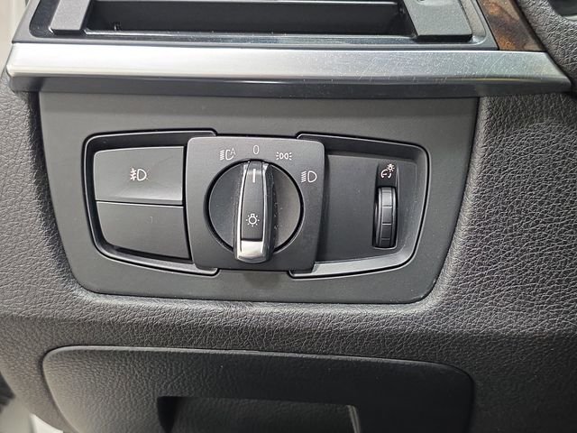 Used 2015 White BMW 328i xDrive image 26