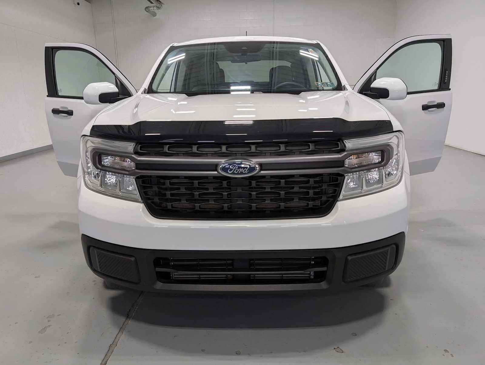Used 2023 Oxford White Ford XLT image 18