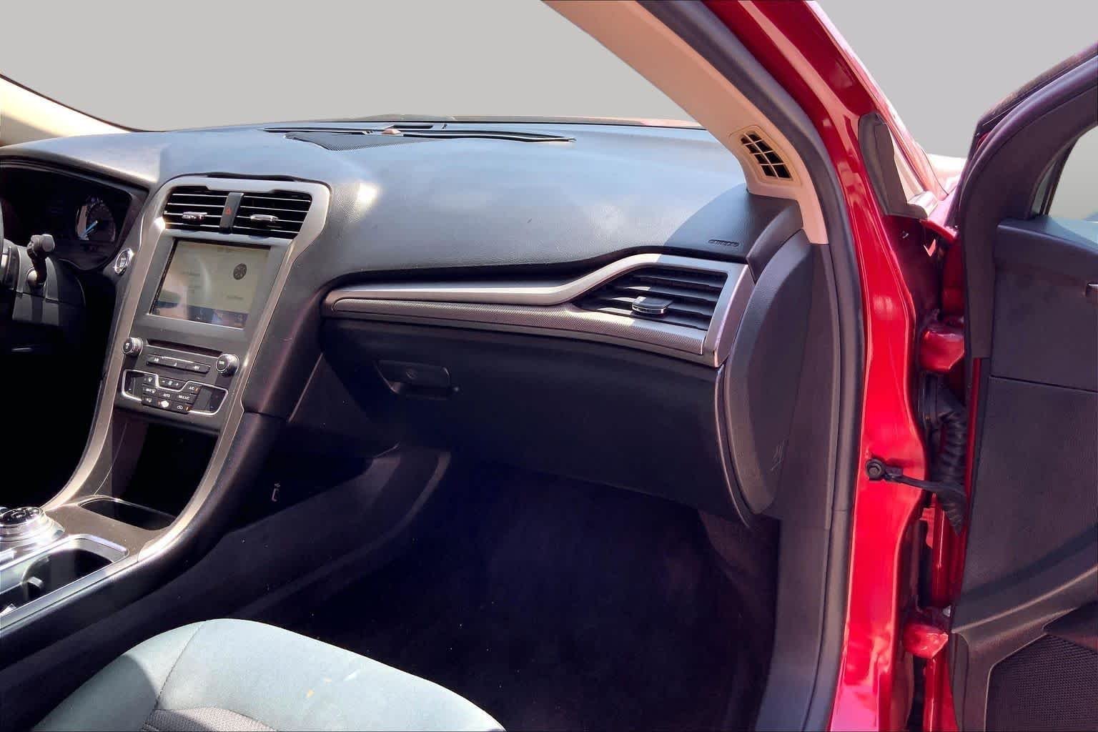 Used 2018 Ruby Red Metallic Tinted Clearcoat Ford SE image 17