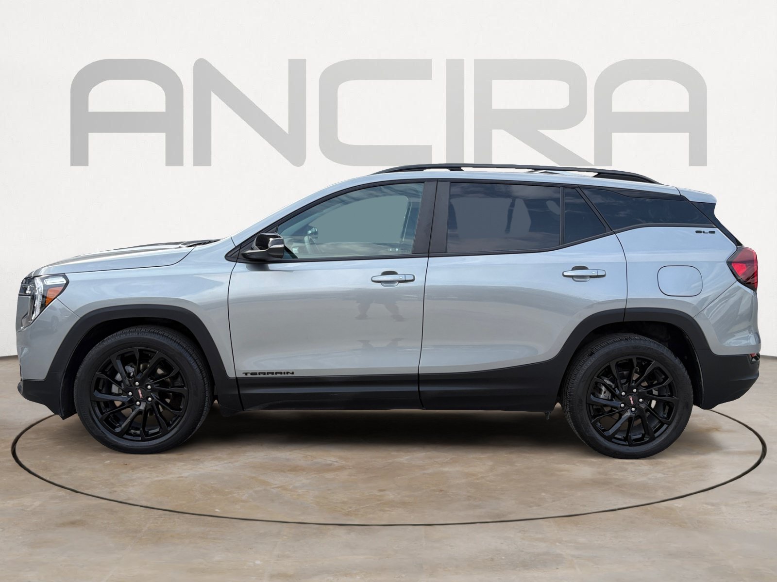 Used 2024 Sterling Metallic GMC SLE image 8